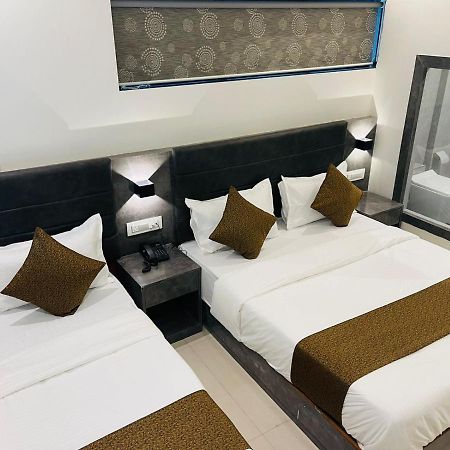 מומביי Hotel Lime Wood מראה חיצוני תמונה